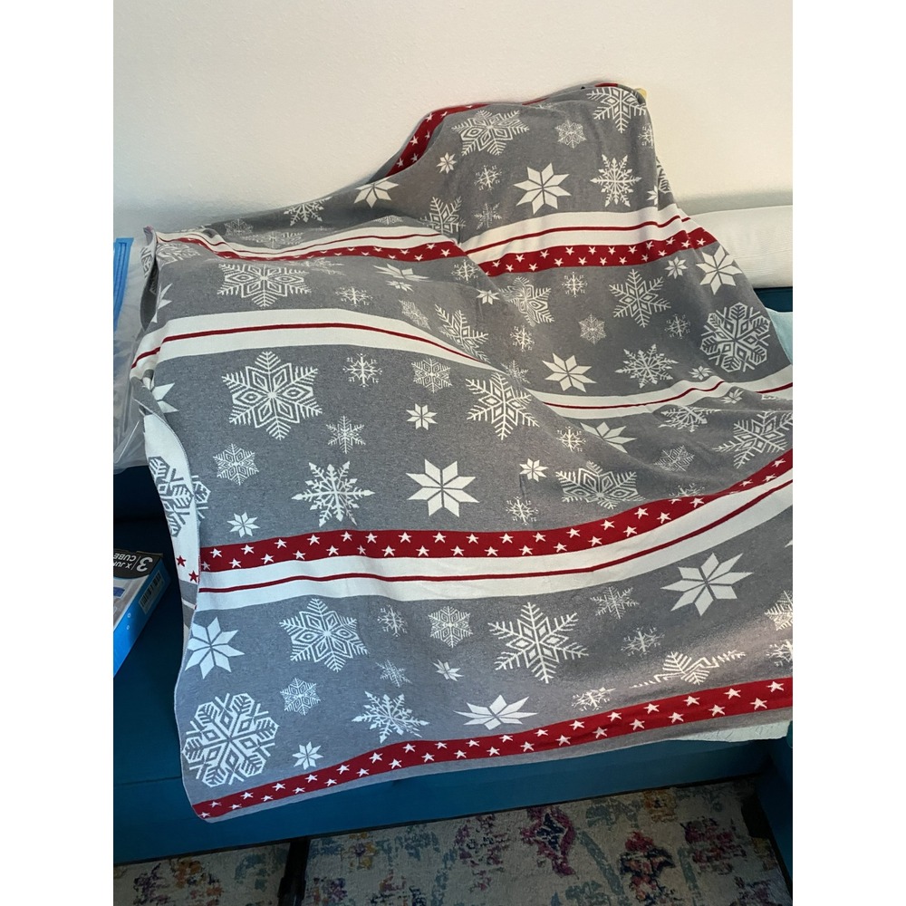 Winter-themed, reversible 100% cotton knit Artisan de Luxe Home throw blanket - Picture 8 of 10
